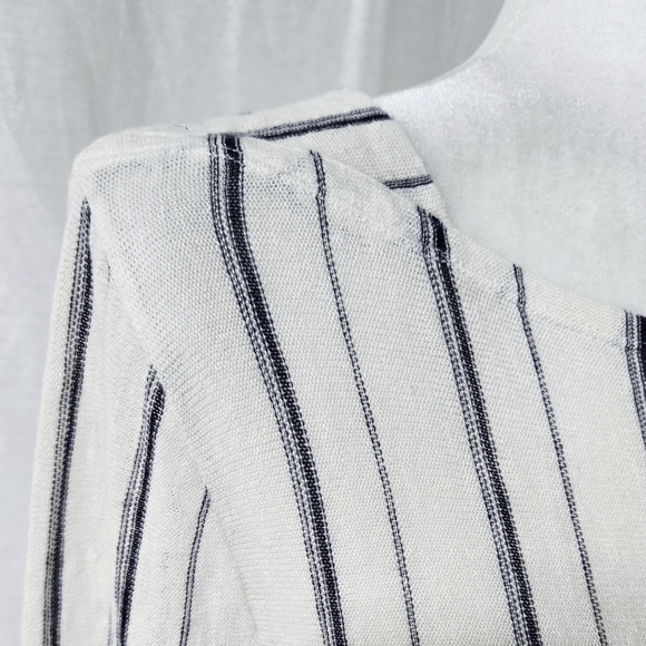 Nic+Zoe Linen Blend Cream Navy Blue Stripe Top Beachy Lightweight Semi Sheer - Picture 5 of 10